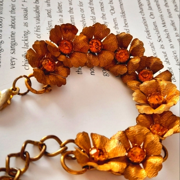 Gold Flower Bracelet With Gold Amber Rhinstones - Picture 3 of 6